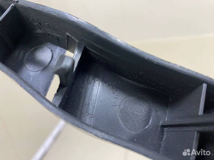 Направляющая переднего бампера правая Ford Focus 2