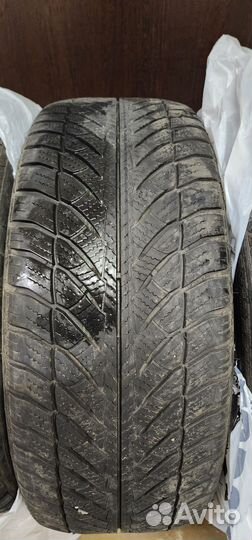 Goodyear UltraGrip 8 245/45 R19 102