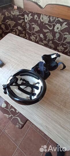 Защитный шлем и наколенники