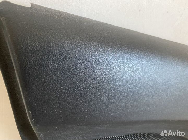 Обшивка передней левой двери а/м nissan juke