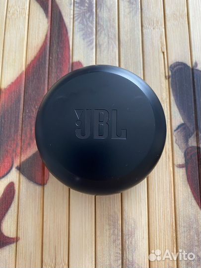 Беспроводные наушники jbl free