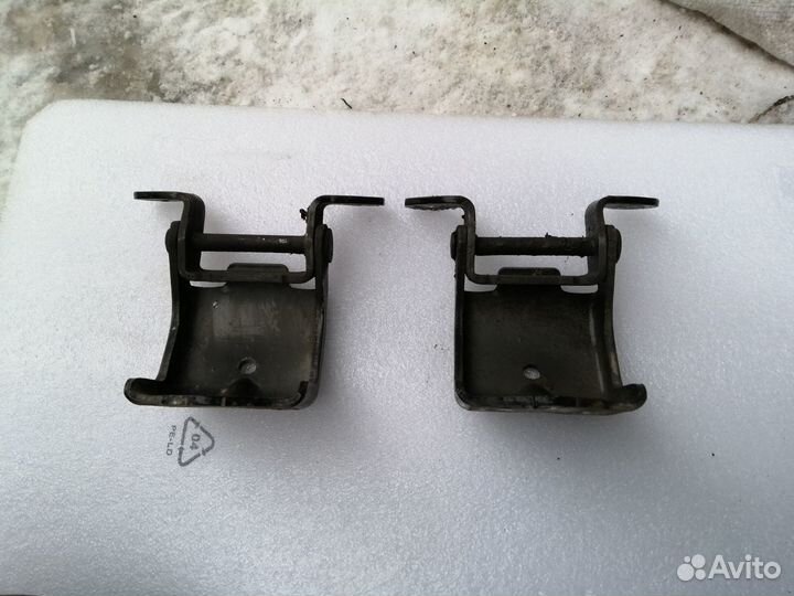 Петли нижнего борта багажника Toyota LC200