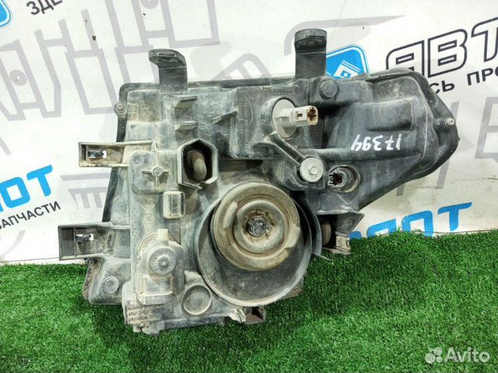 Фара правая Nissan Navara D40 YD25ddti
