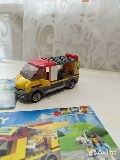 Lego фургон
