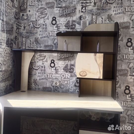 Стол компьютерный