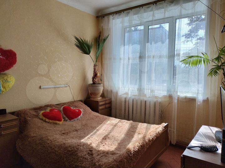 Комната 12 м² в 3-к., 2/2 эт.