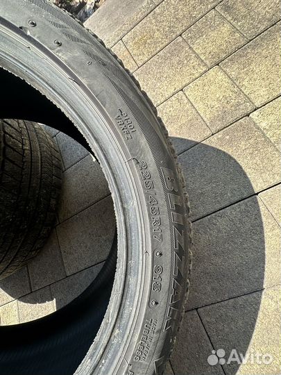 Bridgestone Blizzak VRX 245/40 R17