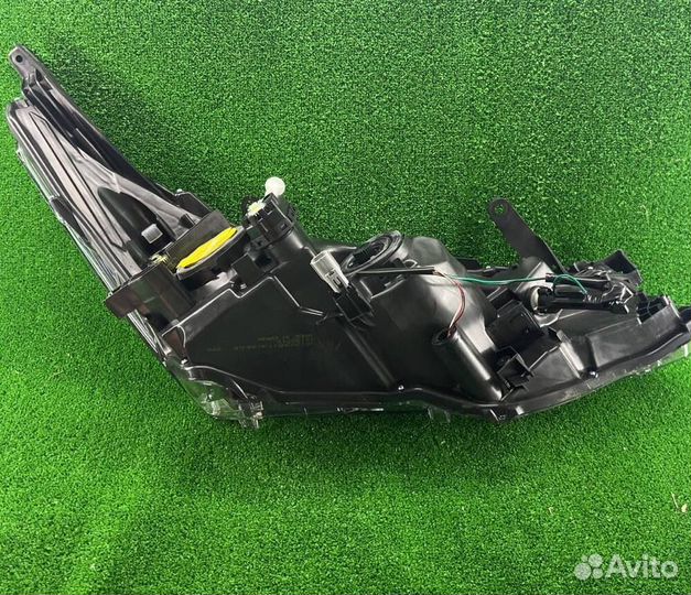 Фара левая Corolla 16-19