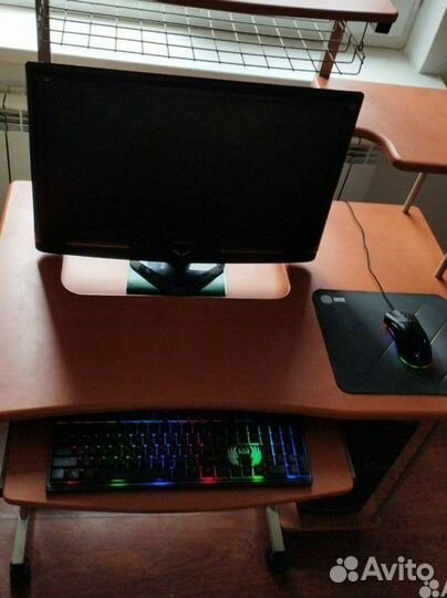Компьютер с столом