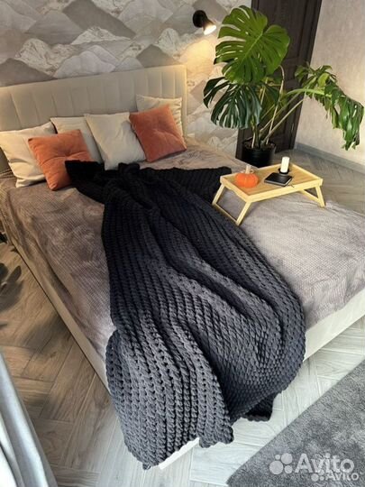 Черный вязаный плед