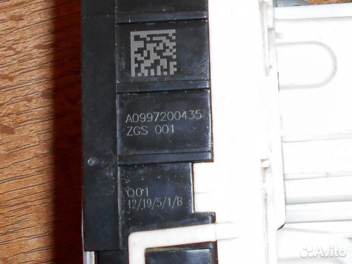 Замок дверной передней правой двери w212,204