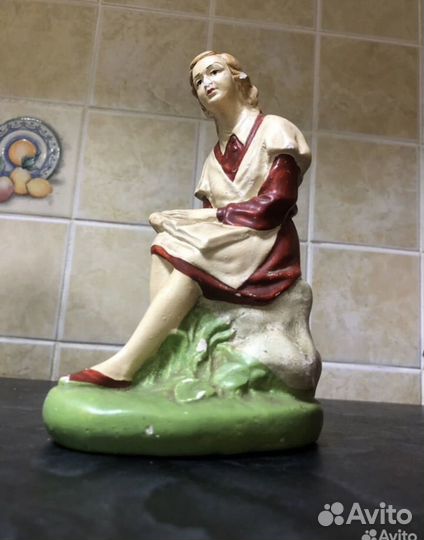 Статуэтка Школьница