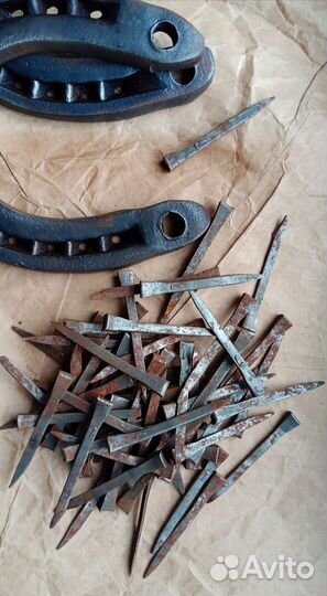 Подкова старинная для лошади с комплектом гвоздей