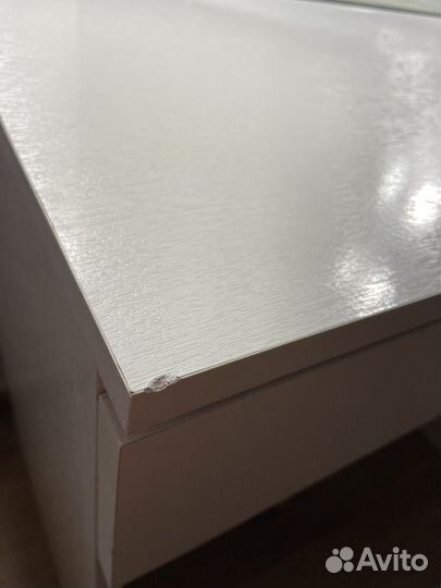 Гримерный столик с зеркалом и подсветкой