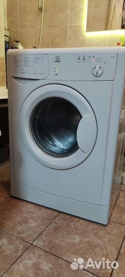 Стиральная машина в хорошем состоянии на 5кг