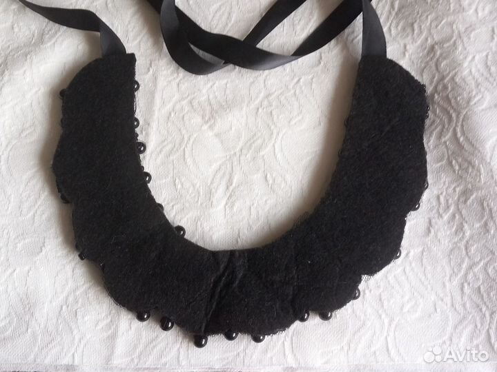 Воротничок накладной из бусин