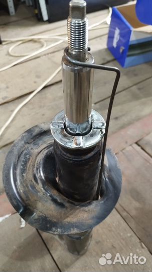 Амортизатор передний правый captiva