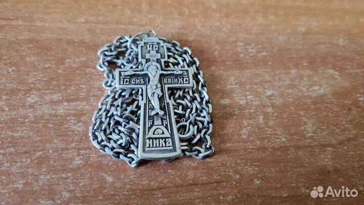 Серебряная цепь с крестом