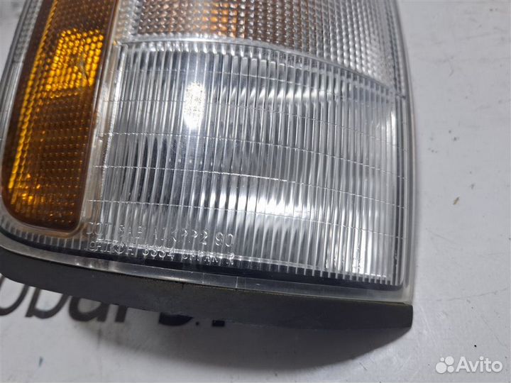 Габарит передний правый Isuzu Bighorn UBS69 4JG2