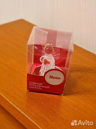 Стеклянный ангелочек; декоративное украшение