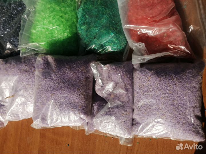 Мелкие цветные камни, песок для декора