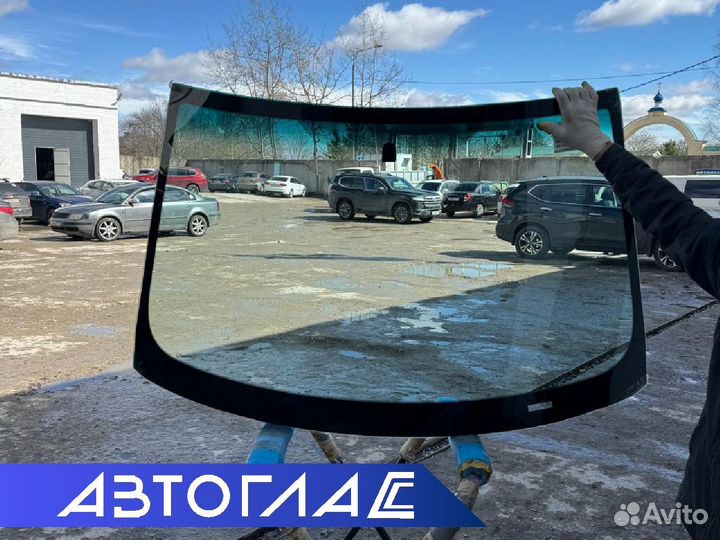 Лобовое стекло на Skoda Octavia