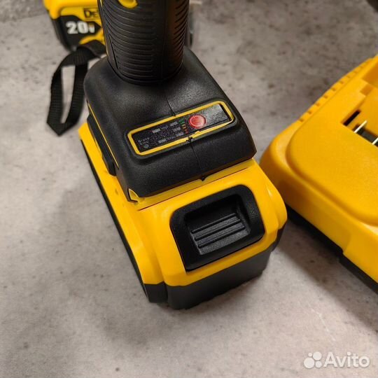 Гайковёрт DeWalt 350 Нм 20V ударный аккумуляторный