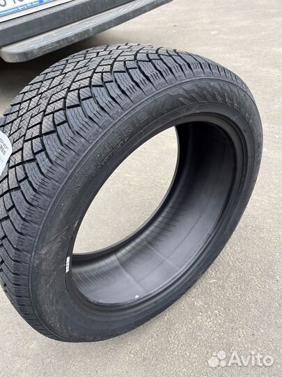 Nokian Tyres Hakkapeliitta R5 SUV 255/55 R20 110R