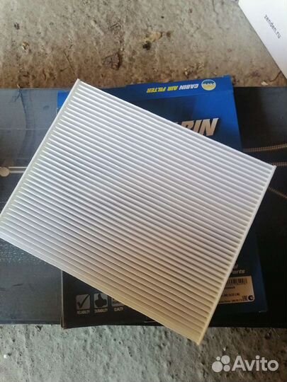 Продаю дефлектор капота