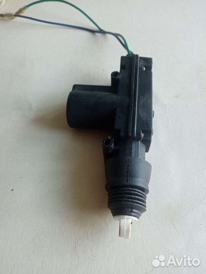 Привод замка двери на автомобиль