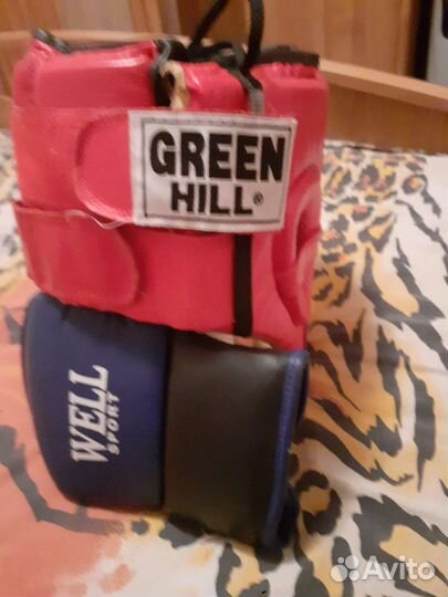 Шлем и лапа боксерская