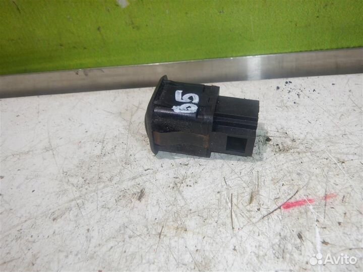 Кнопка открывания лючка бензобака Фольксваген Па