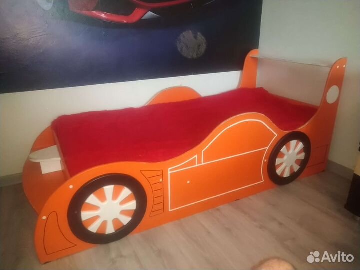 Детская кровать машина с матрасом