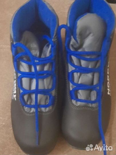 Новые лыжные бот-ки 36 р-р и лыжи в подарок