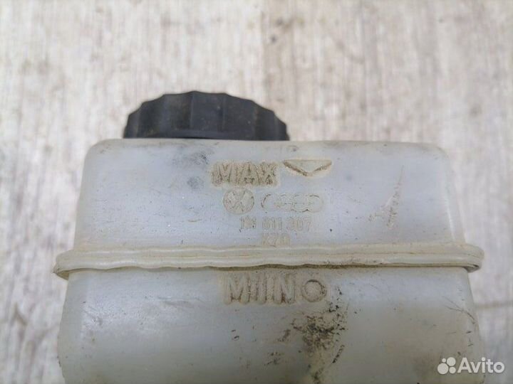 Бачок главного тормозного цилиндра Volkswagen