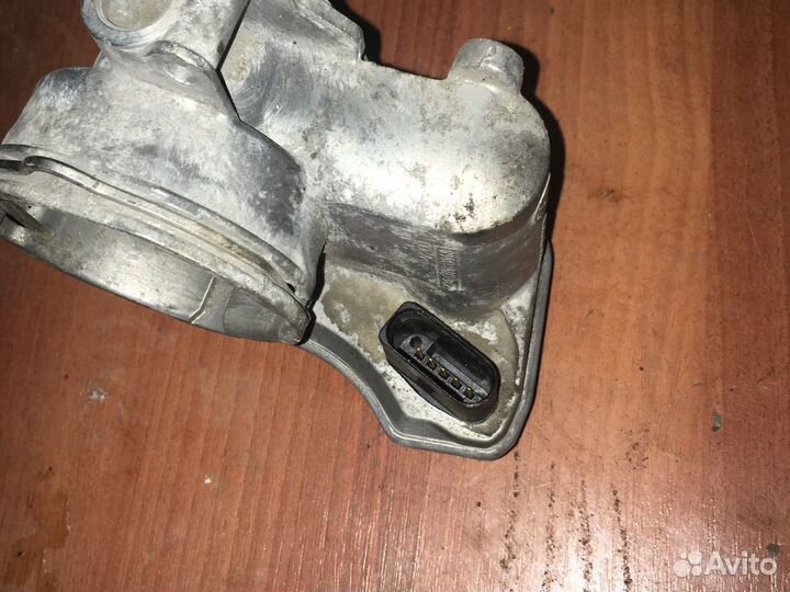 Дроссельная заслонка 03G128063B 2.0tdi