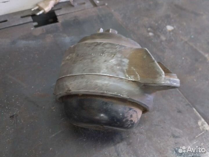 Подушка двигателя Мерседес 124 4матик