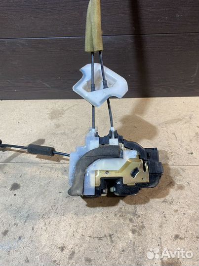 Замок двери передней левой Infiniti FX35 FX45 S50