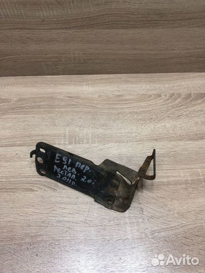 Кронштейн радиатора левый нижний BMW 3 E90