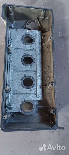 Крышка клапанов на Mercedes W210 оm604