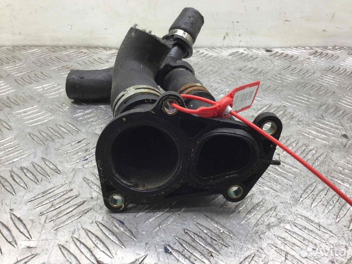 Фланец (тройник) системы охлаждения Ford Focus 2s6