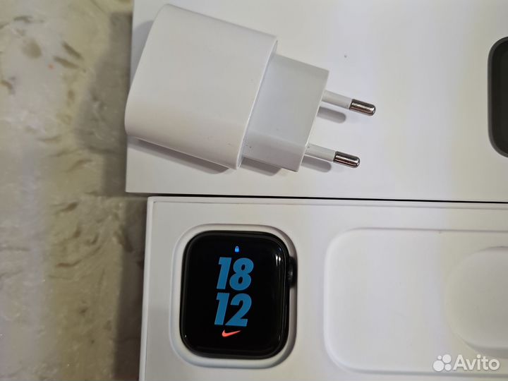 Смарт часы apple watch SE A2352,44 мм