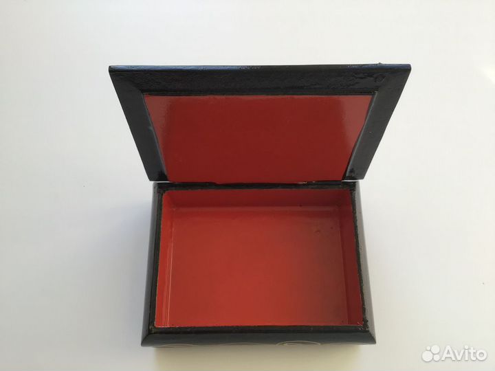 Деревянная шкатулка