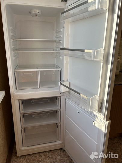 Холодильник Vestel