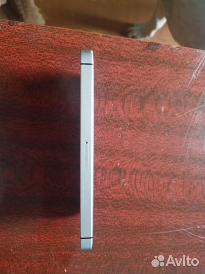 iPhone SE, 32 ГБ