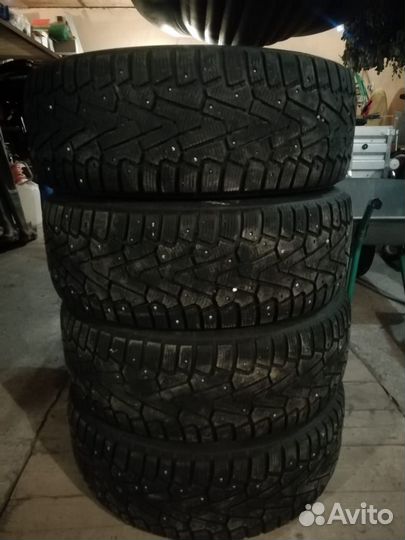Pirelli Ice Zero 235/65 R17
