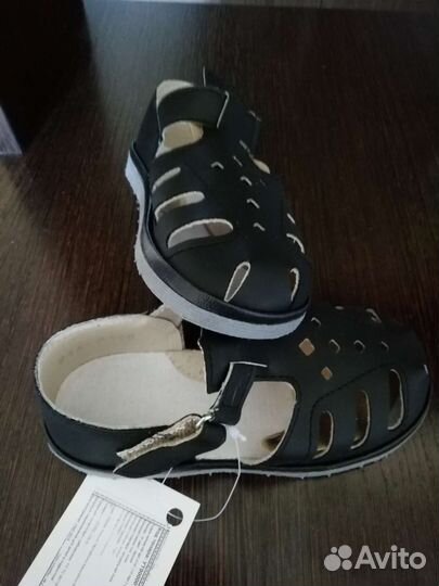 Сандали новые