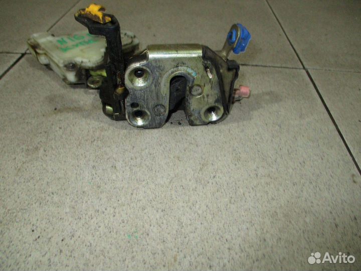 Замок двери передней левой Nissan Almera (N16)