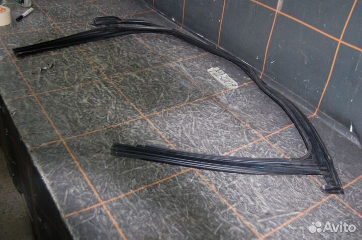 Уплотнитель двери передней -Mercedes-Benz GL- X166