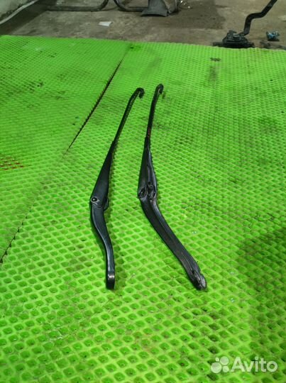 Рычаг стеклоочистителя левый правый Renault Logan